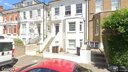 Apartments for rent in London N16 - Photo from Google Street View