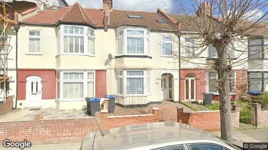 Apartments for rent in Mitcham - Surrey - Photo from Google Street View