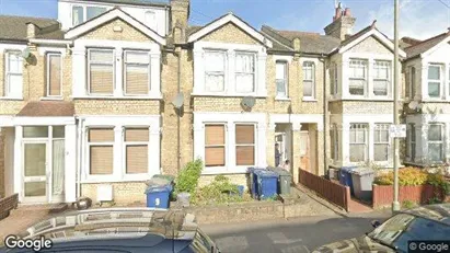 Apartments for rent in London N20 - Photo from Google Street View