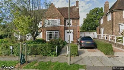 Rooms for rent in London N2 - Photo from Google Street View