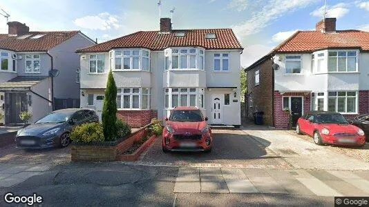 Rooms for rent in London NW7 - Photo from Google Street View