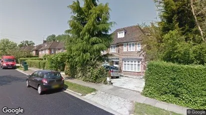 Rooms for rent in London N2 - Photo from Google Street View