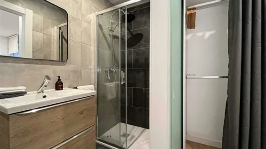 Rooms in Oviedo - photo 2