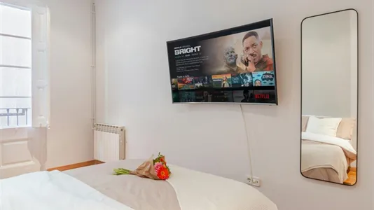 Rooms in Barcelona Ciutat Vella - photo 3