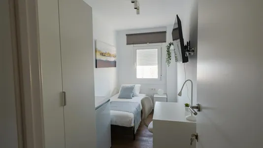 Rooms in Cornellà de Llobregat - photo 2