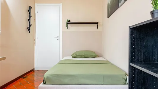 Rooms in Milano Zona 8 - Fiera, Gallaratese, Quarto Oggiaro - photo 4