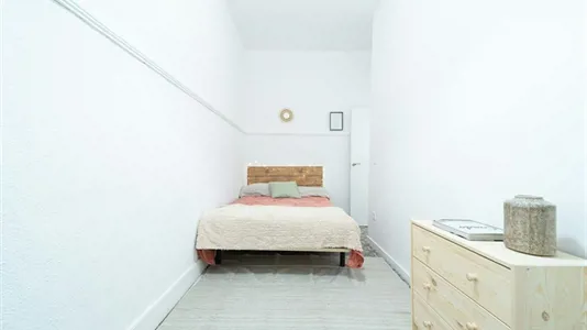 Rooms in Barcelona Ciutat Vella - photo 1