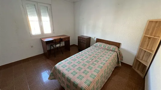 Rooms in Zaragoza - photo 1