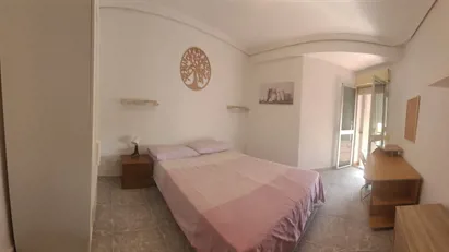 Room for rent in Hacienda de Su Eminencia, Andalucía