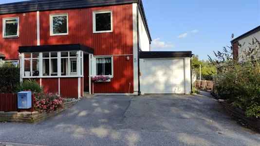 Houses in Huddinge - photo 1
