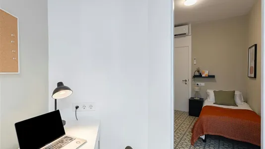 Rooms in Barcelona Eixample - photo 9