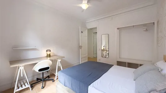 Rooms in Barcelona Ciutat Vella - photo 2