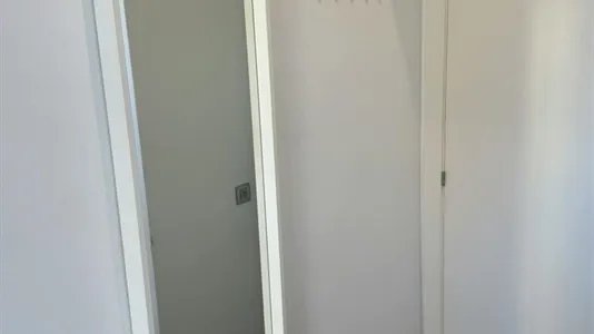 Rooms in Barcelona Eixample - photo 8