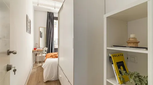 Rooms in Barcelona Ciutat Vella - photo 3