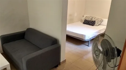 Rooms in Barcelona Ciutat Vella - photo 6