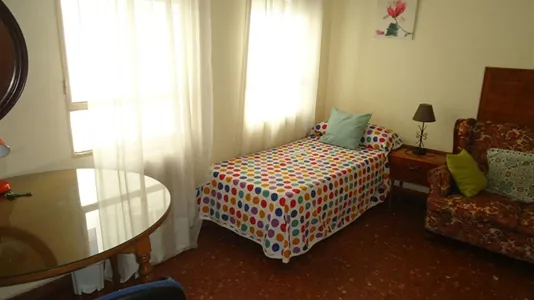 Rooms in Córdoba - photo 3