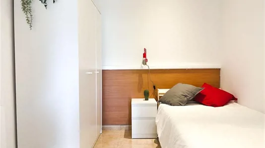 Rooms in Barcelona Ciutat Vella - photo 2