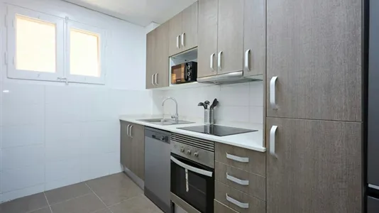 Rooms in Barcelona Ciutat Vella - photo 9