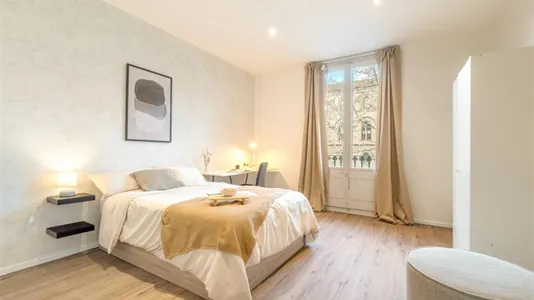 Rooms in Barcelona Eixample - photo 1