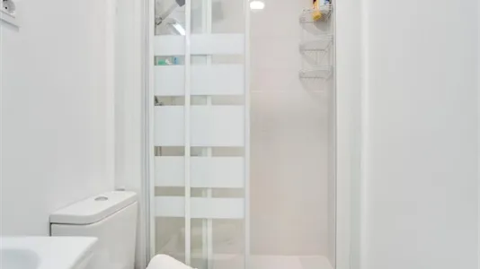 Rooms in Madrid Centro - photo 8