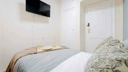 Rooms in Madrid Chamberí - photo 4