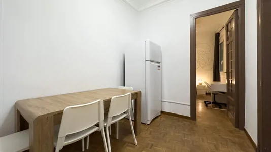 Rooms in Barcelona Ciutat Vella - photo 3