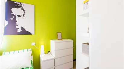 Room for rent in Milano Zona 6 - Barona, Lorenteggio, Milan