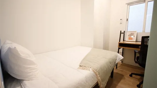 Rooms in Barcelona Eixample - photo 1