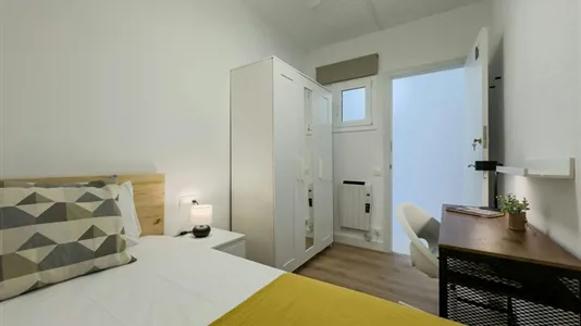 Rooms in Barcelona Eixample - photo 2