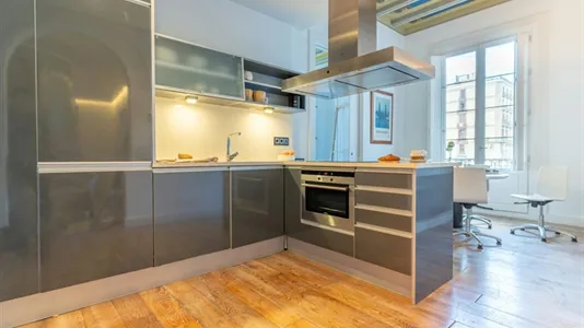 Rooms in Barcelona Ciutat Vella - photo 10