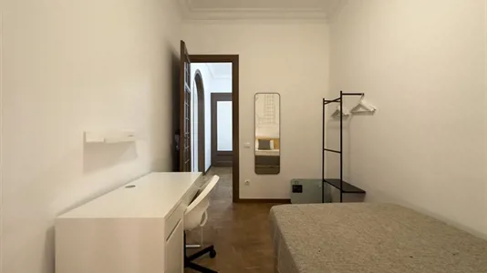 Rooms in Barcelona Ciutat Vella - photo 2