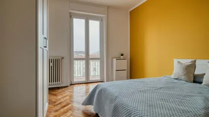 Room for rent in Milano Zona 6 - Barona, Lorenteggio, Milan
