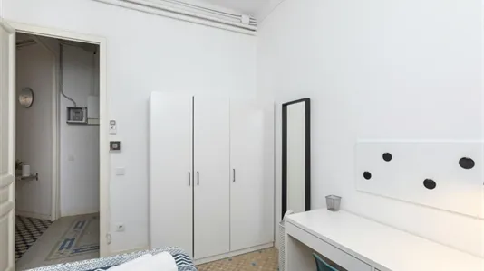 Rooms in Barcelona Eixample - photo 5