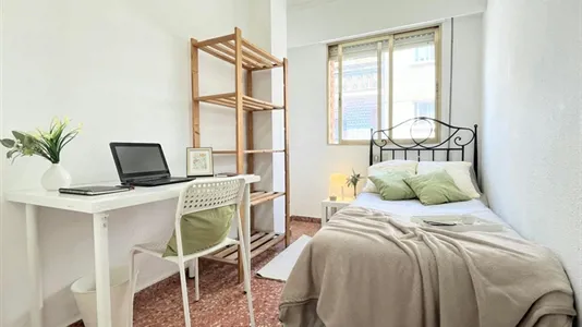 Rooms in Burjassot - photo 1