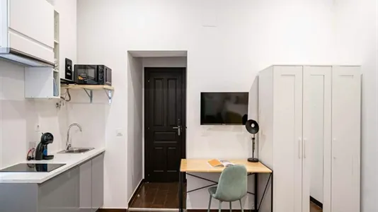 Rooms in Madrid Centro - photo 9