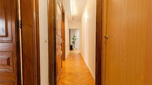 Rooms in Barcelona Ciutat Vella - photo 10