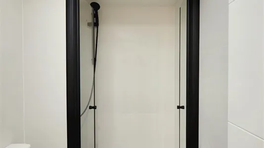 Rooms in Barcelona Ciutat Vella - photo 10