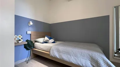 Room for rent in Milano Zona 6 - Barona, Lorenteggio, Milan