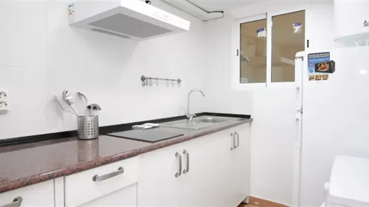 Rooms in Barcelona Ciutat Vella - photo 6