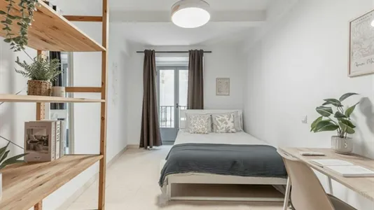 Rooms in Madrid Centro - photo 1