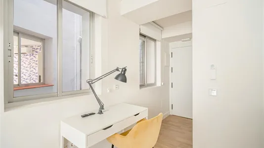 Rooms in Málaga - photo 4