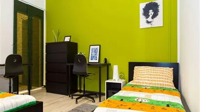 Room for rent in Milano Zona 6 - Barona, Lorenteggio, Milan
