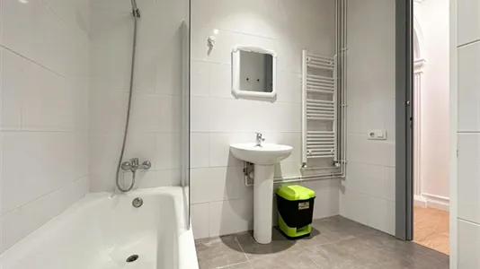 Rooms in Barcelona Ciutat Vella - photo 8