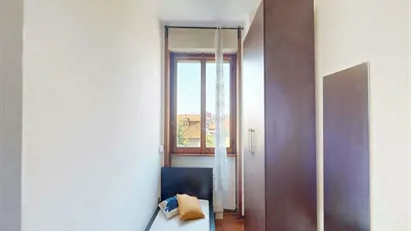 Room for rent in Milano Zona 6 - Barona, Lorenteggio, Milan