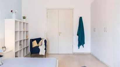 Room for rent in Milano Zona 6 - Barona, Lorenteggio, Milan