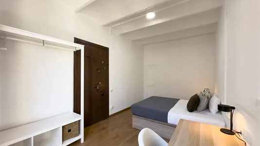 Rooms in Barcelona Ciutat Vella - photo 2