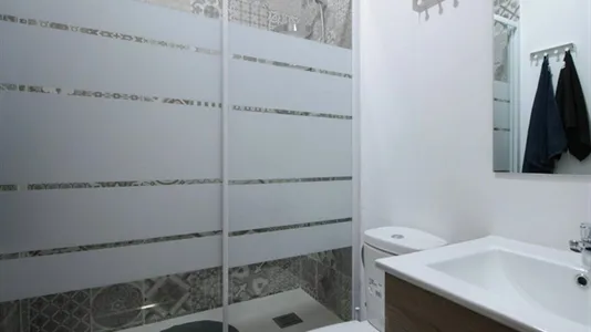 Rooms in Barcelona Ciutat Vella - photo 9