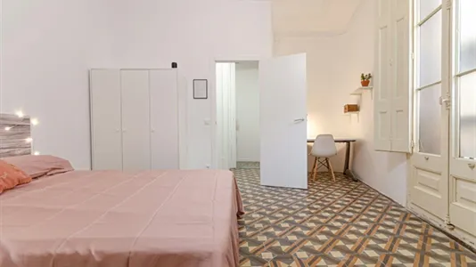 Rooms in Barcelona Ciutat Vella - photo 5
