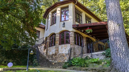 Houses in Váci - photo 1