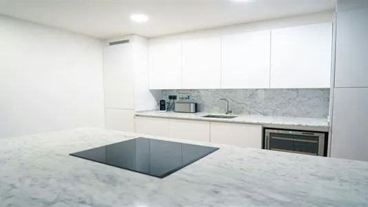 Rooms in Barcelona Ciutat Vella - photo 9